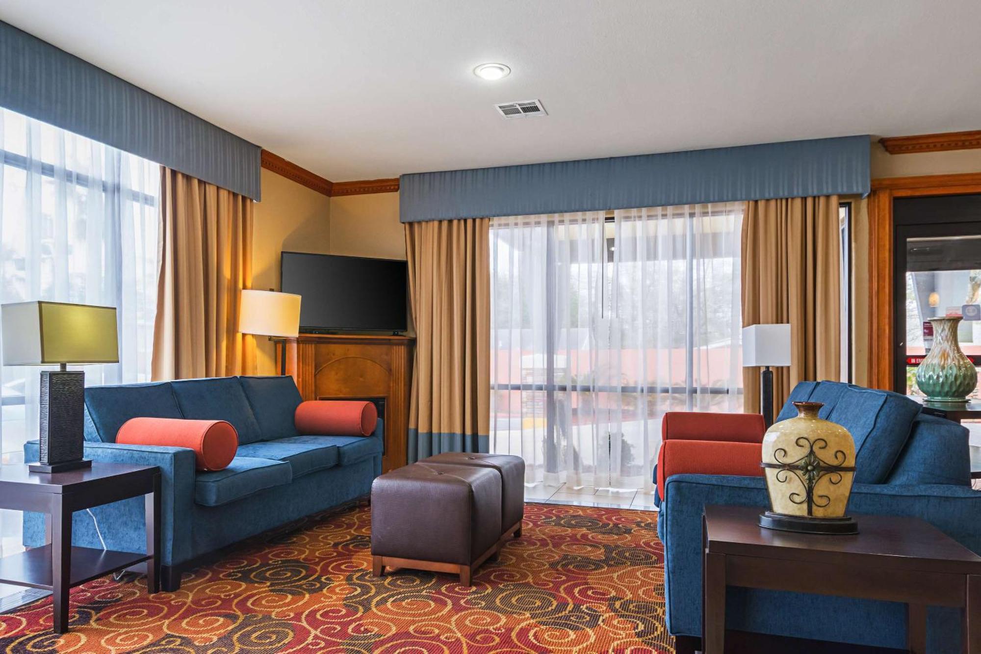 Comfort Suites Лейк-Чарлз Екстер'єр фото